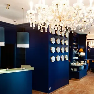 ** Hotel Petit Saint-honore France
